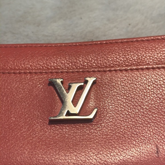 LOUIS VUITTON Taurillon Lockme Leather Zip Around Wallet - Picture 3 of 12